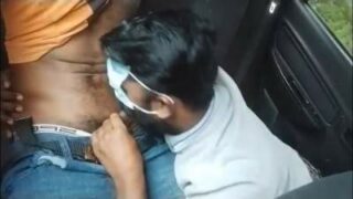 Car gay blowjob to a horny Uber driver